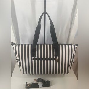 NWOT Alice + Olivia black white striped weekender tote travel bag vacation